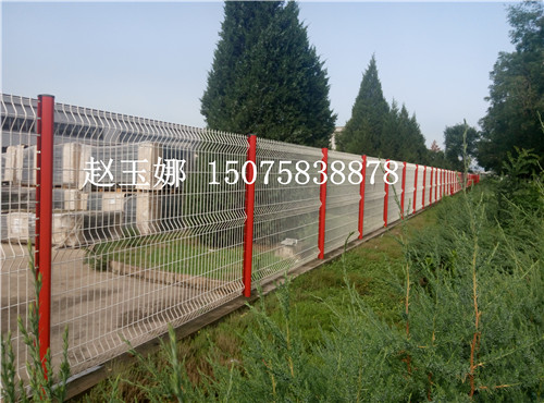 桃型柱護(hù)欄網(wǎng)，熔堅固美觀于一身的護(hù)欄網(wǎng)產(chǎn)品