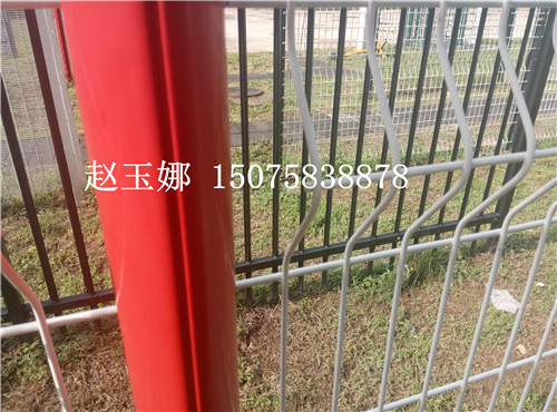 桃型柱護(hù)欄網(wǎng)，熔堅固美觀于一身的護(hù)欄網(wǎng)產(chǎn)品