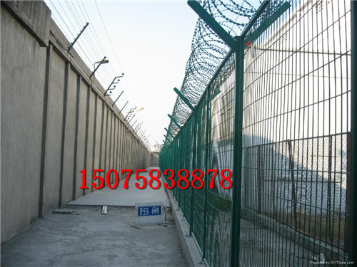 監(jiān)獄內警戒區(qū)隔離網