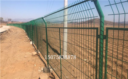 焊接網(wǎng)片隔離網(wǎng)