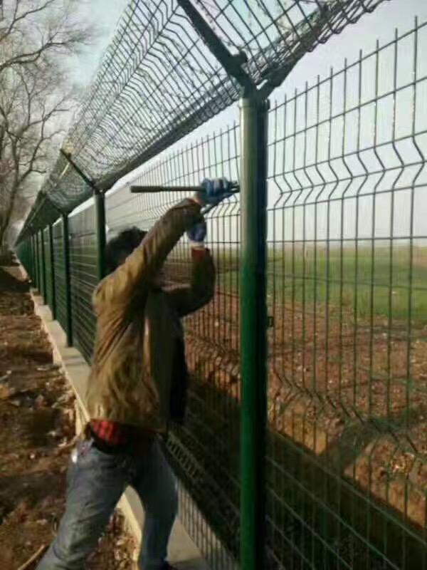 護(hù)欄網(wǎng)養(yǎng)護(hù)