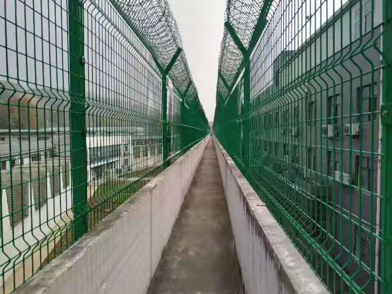 監(jiān)獄鐵絲護(hù)欄網(wǎng)