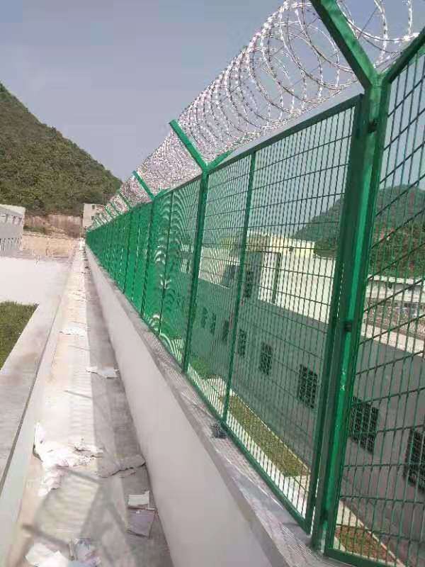 監(jiān)獄鐵絲護(hù)欄網(wǎng)