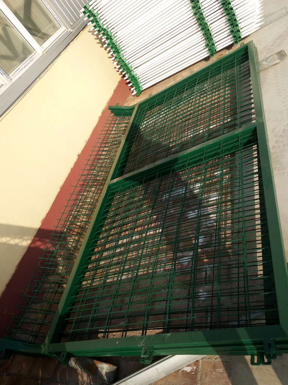 鐵絲護(hù)欄網(wǎng)