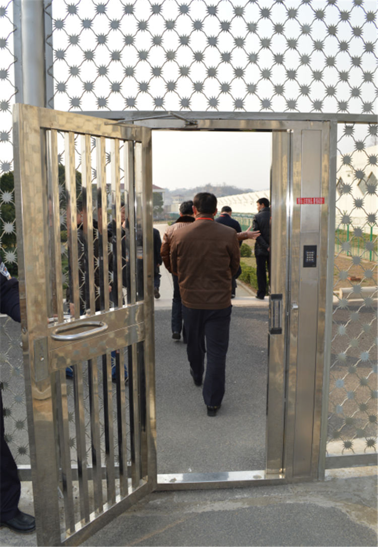 監(jiān)獄看守所梅花刺鋼網(wǎng)墻技術(shù)參數(shù)