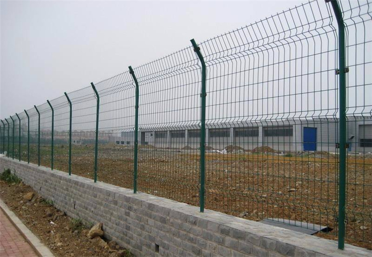 公路護(hù)欄網(wǎng)兩種防腐工藝的優(yōu)劣分析 