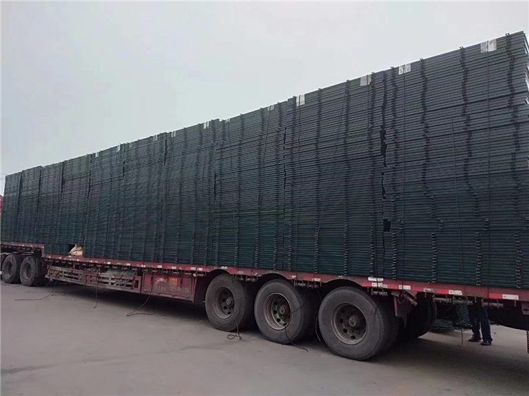 鐵路防護(hù)柵欄的質(zhì)量與價格是成正比的