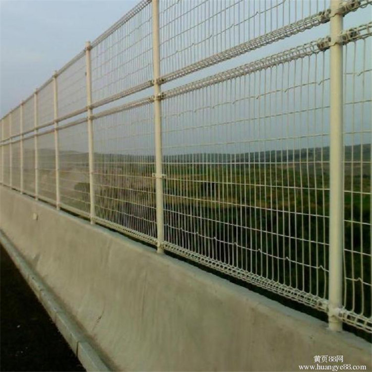  橋梁護欄網(wǎng)是橋梁上的安全護欄