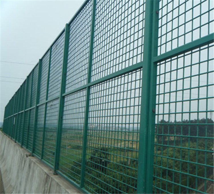  橋梁護欄網(wǎng)是橋梁上的安全護欄